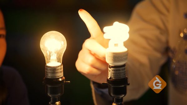 invention of the incandescent light bulb vs a florescent light bulb